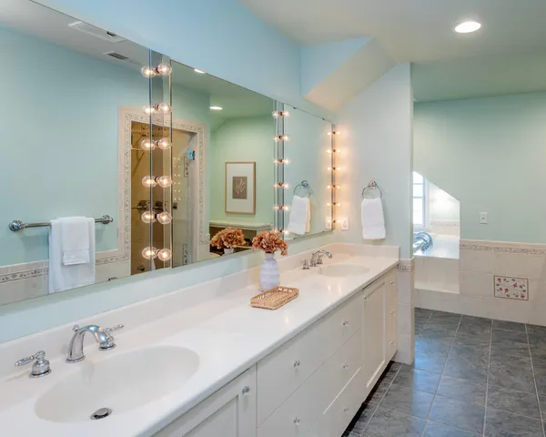 $795,000 | 1917 Summit Avenue, Unit 2, St. Paul, MN 55105