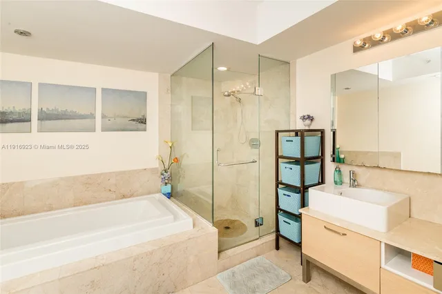 $3,000 | 218 Southeast 14th Street, Unit 1006, Miami, FL 33131