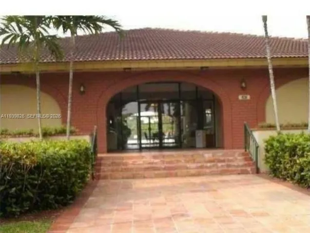$2,200 | 6960 Miami Gardens Drive, Unit 2531, Hialeah, FL 33015