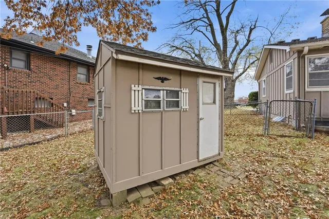 $200,000 | 4411 Sterling Avenue, Kansas City, MO 64133