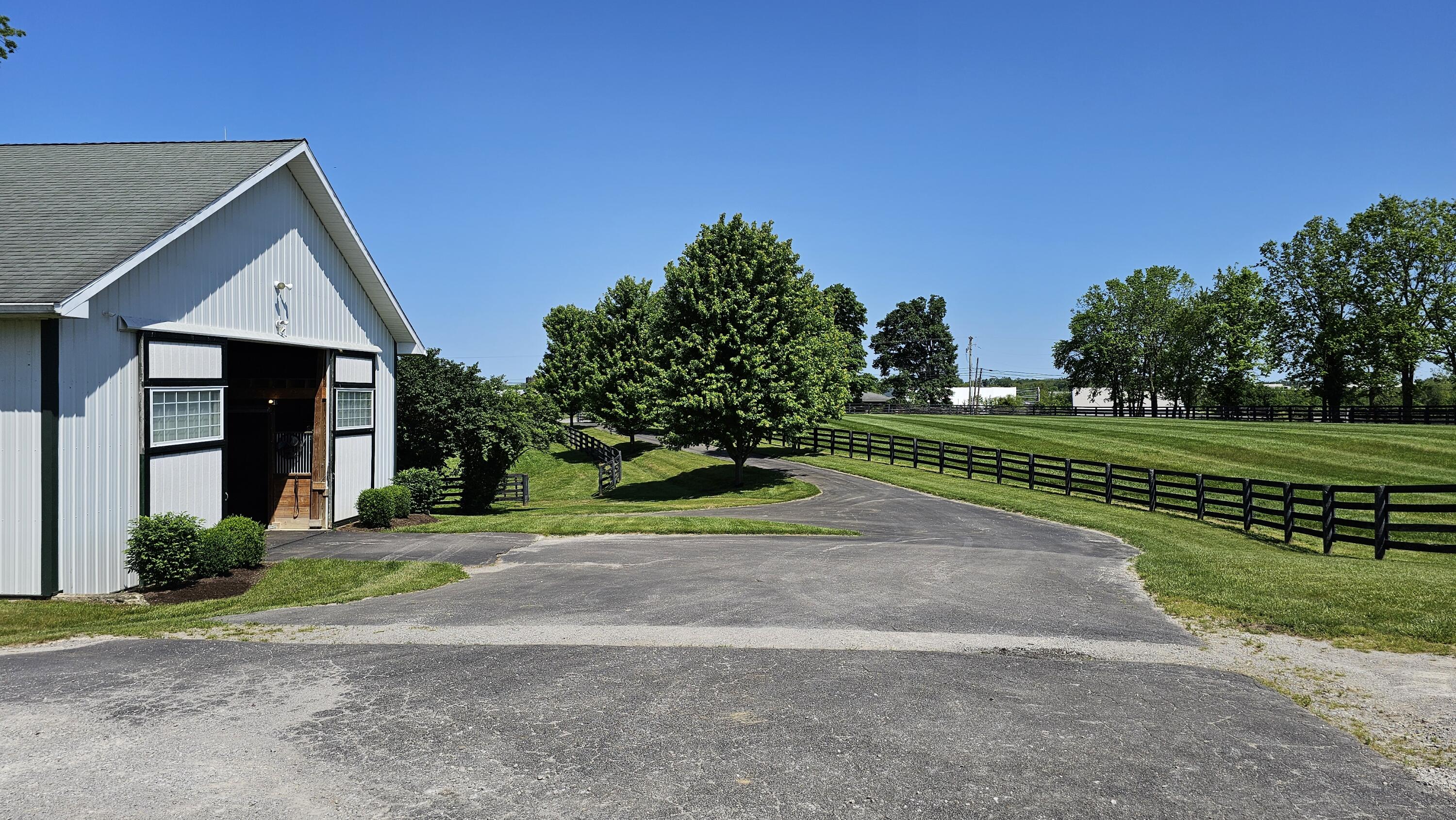 5310 Briar Hill Road Lexington, KY 40516 - Photo 3 of 25 20240512_113901