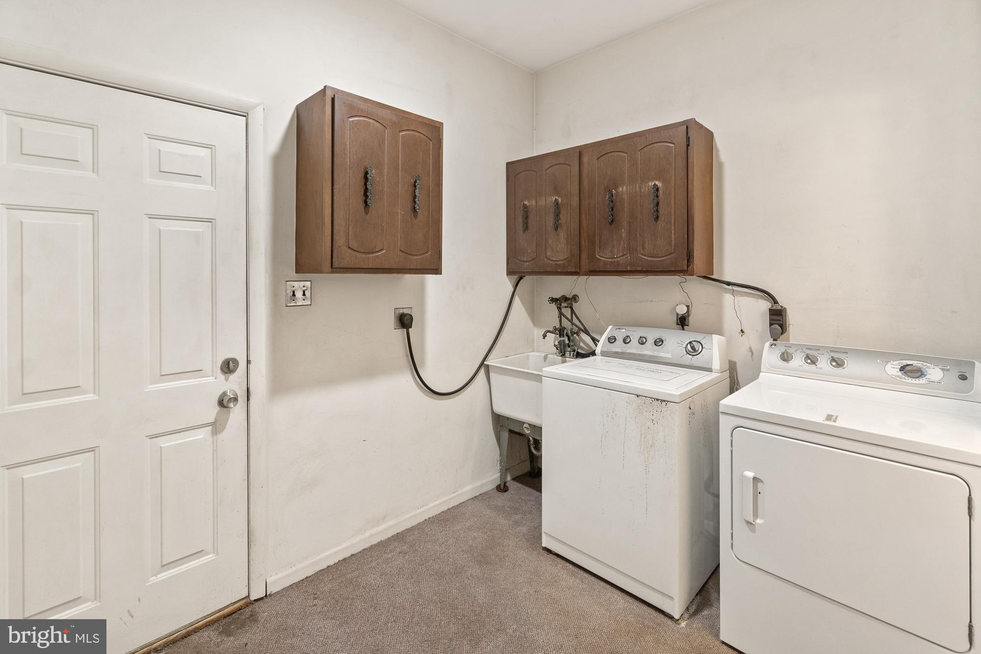 16524 Redland Road Derwood, MD 20855 - Photo 20 of 35 Laundry on main level and access to garage