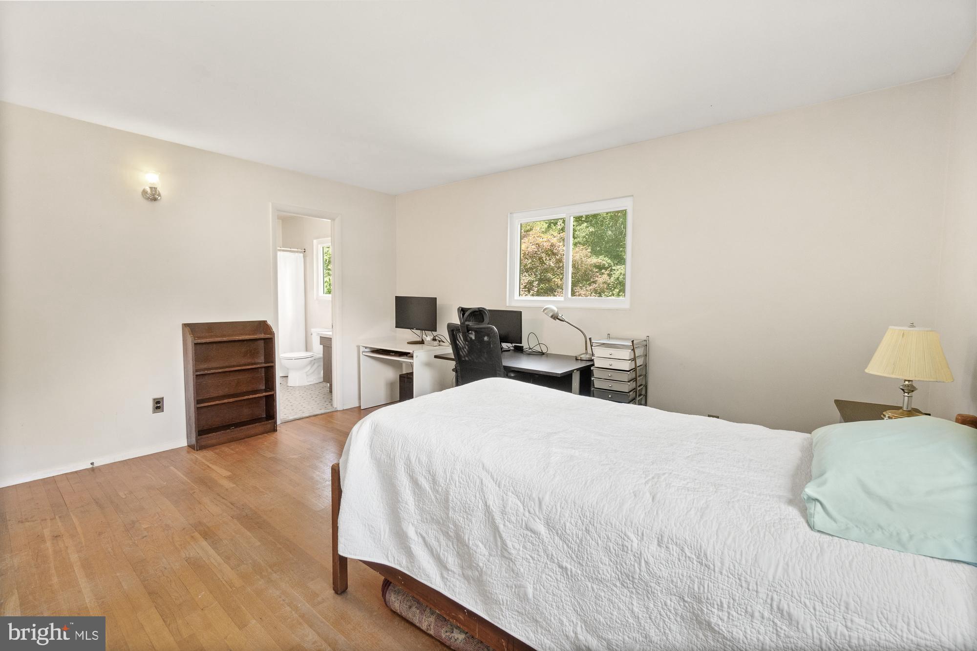 16524 Redland Road Derwood, MD 20855 - Photo 27 of 35 Connects to full bath