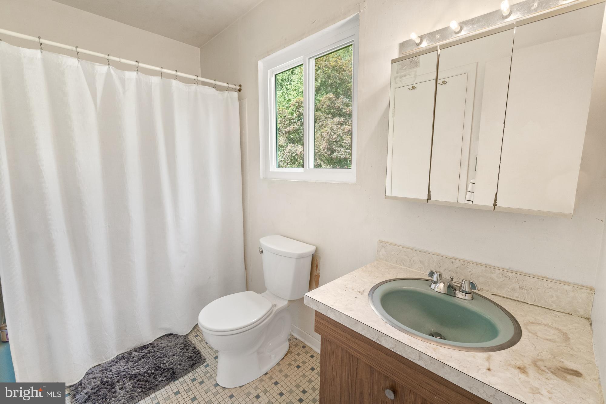 16524 Redland Road Derwood, MD 20855 - Photo 28 of 35 Full bath on upper level