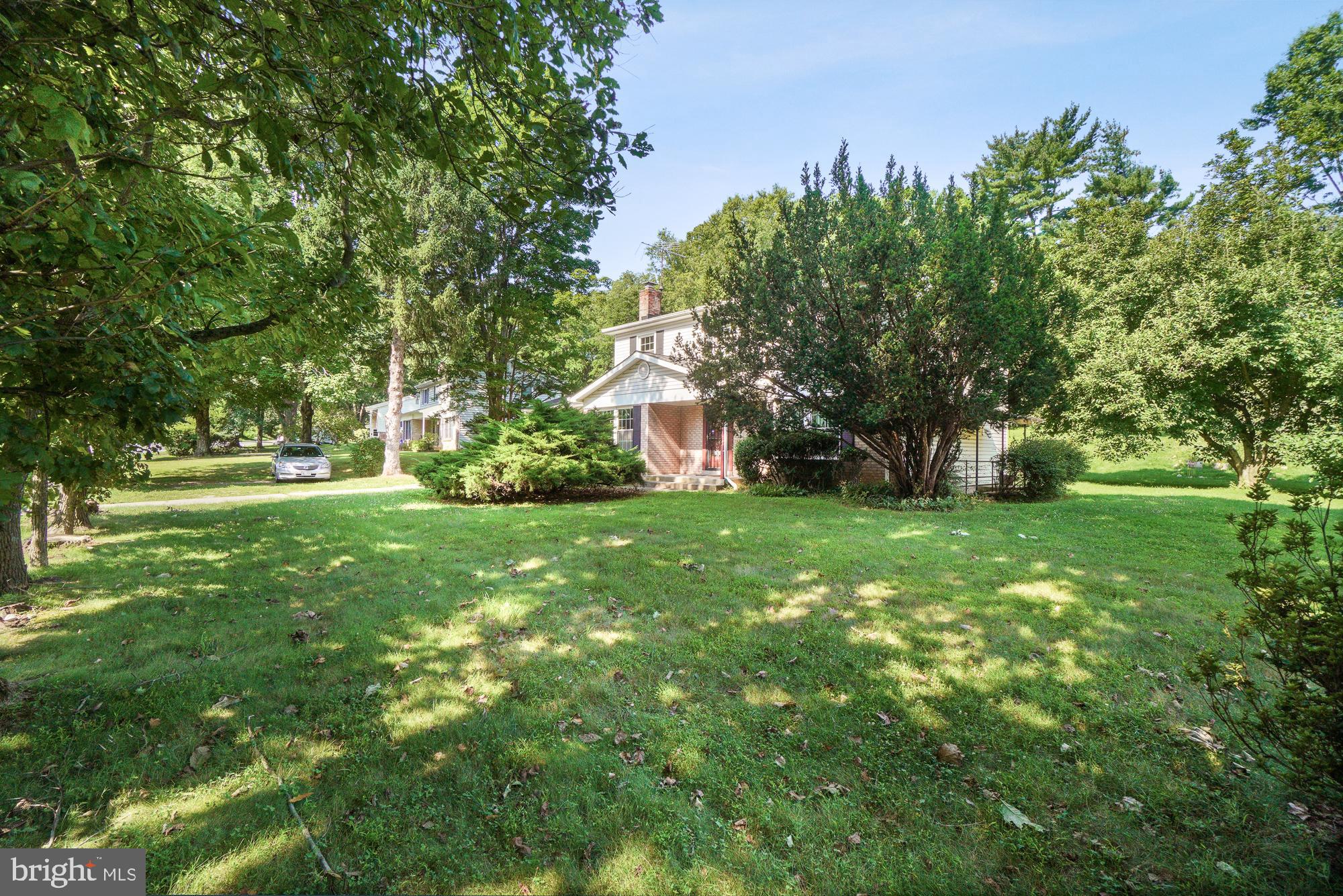 16524 Redland Road Derwood, MD 20855 - Photo 4 of 35 View from the side yard