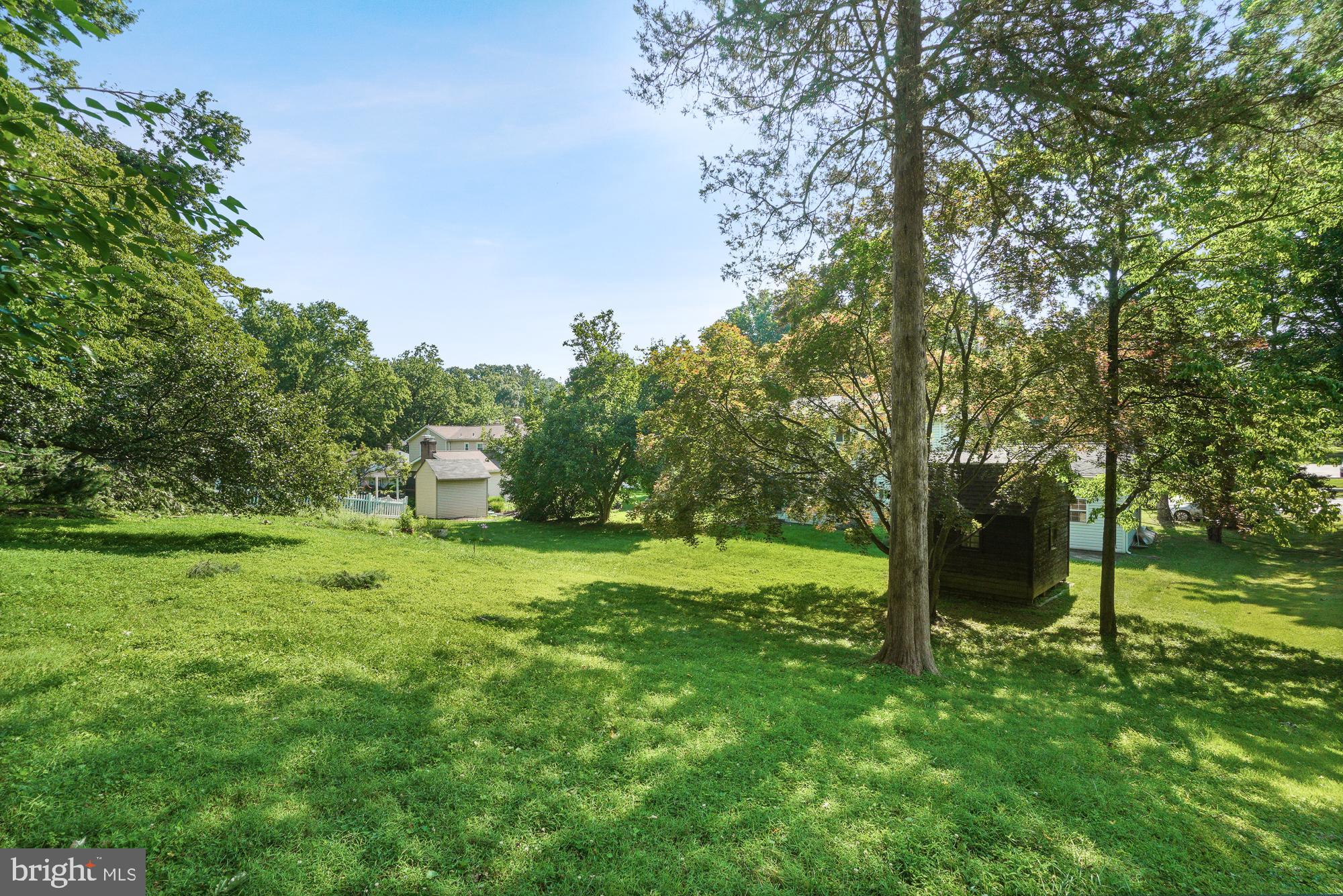 16524 Redland Road Derwood, MD 20855 - Photo 6 of 35 Spacious backyard