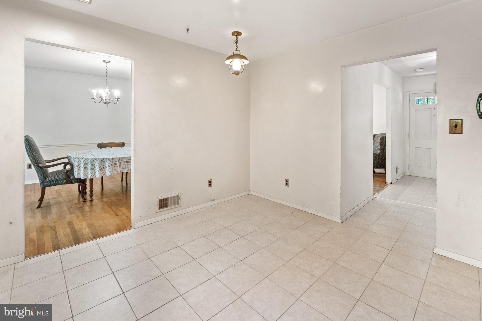 16524 Redland Road Derwood, MD 20855 - Photo 10 of 35 and room for a table