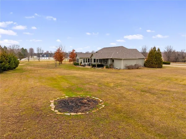 $1,400,000 | 3565 West 193rd Street, Stilwell, KS 66085