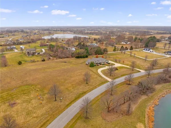 $1,400,000 | 3565 West 193rd Street, Stilwell, KS 66085