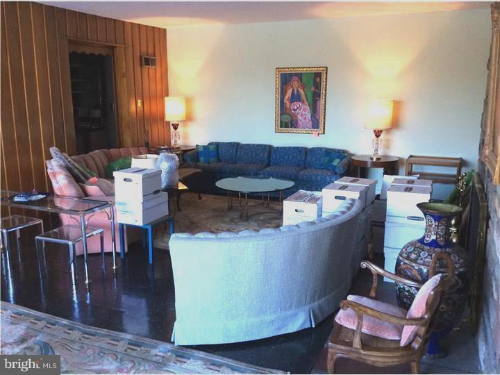 473 Marple Road Broomall, PA 19008 - Photo 7 of 25 Living Room