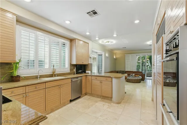 $5,000 | 8215 Crow Valley Lane, Las Vegas, NV 89113