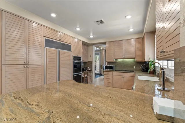 $5,000 | 8215 Crow Valley Lane, Las Vegas, NV 89113