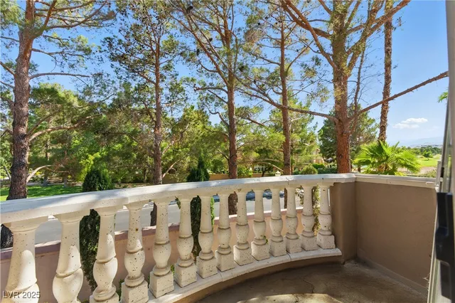 $5,000 | 8215 Crow Valley Lane, Las Vegas, NV 89113