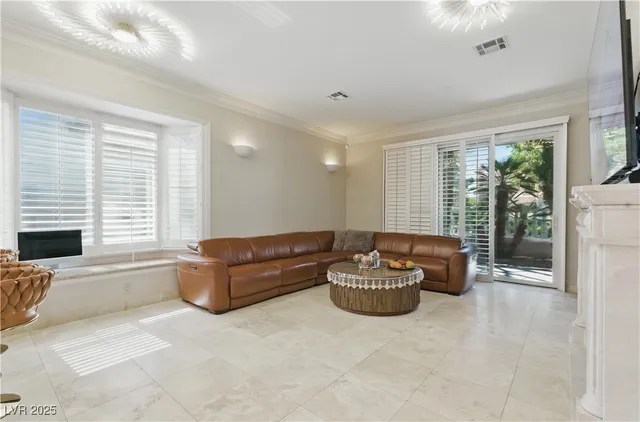 $5,000 | 8215 Crow Valley Lane, Las Vegas, NV 89113