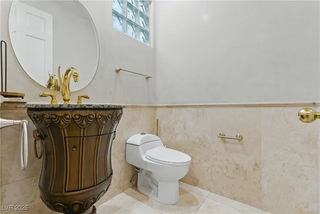 $5,000 | 8215 Crow Valley Lane, Las Vegas, NV 89113