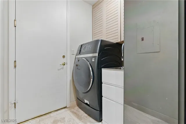 $5,000 | 8215 Crow Valley Lane, Las Vegas, NV 89113