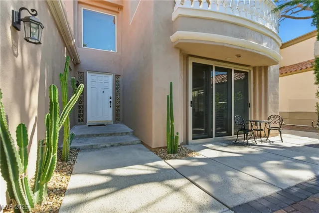 $5,000 | 8215 Crow Valley Lane, Las Vegas, NV 89113