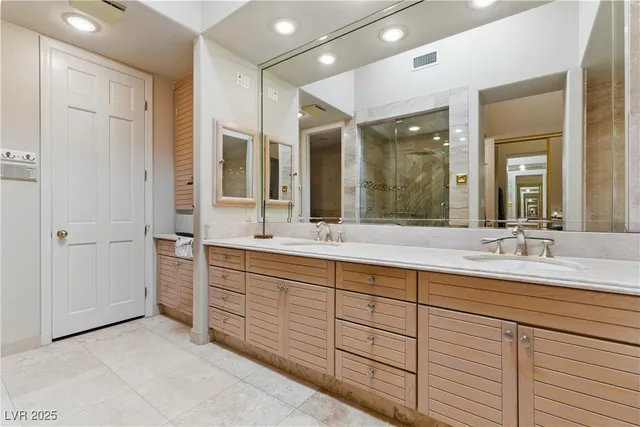 $5,000 | 8215 Crow Valley Lane, Las Vegas, NV 89113