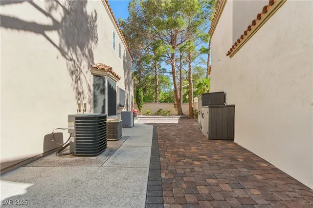 $5,000 | 8215 Crow Valley Lane, Las Vegas, NV 89113