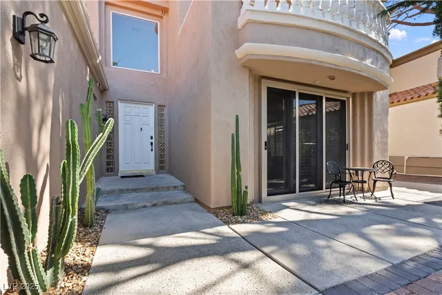 $5,000 | 8215 Crow Valley Lane, Las Vegas, NV 89113