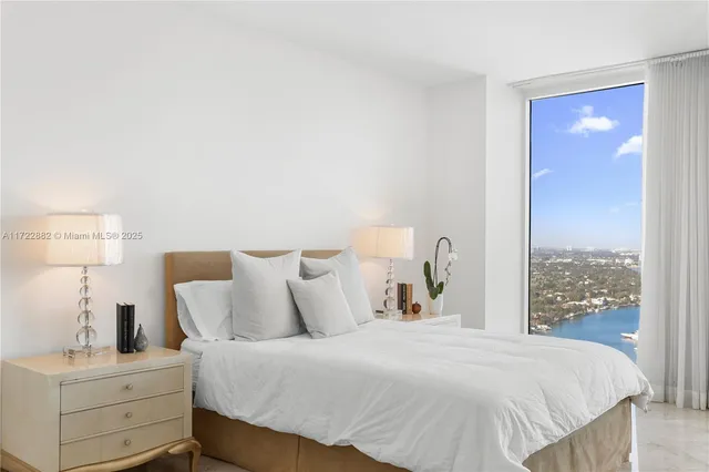 $1,890,000 | 4779 Collins Avenue, Unit 3508, Miami Beach, FL 33140