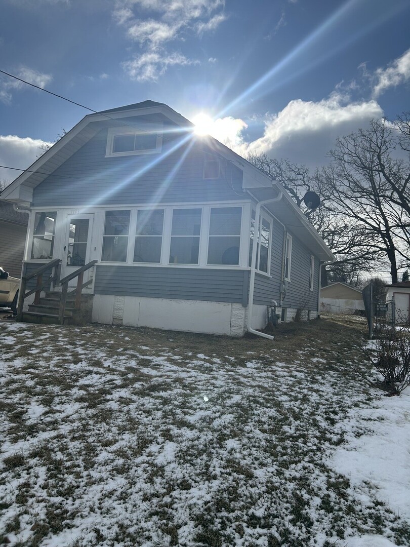 1123 Front Street Aurora, IL 60505 - Photo 2 of 10