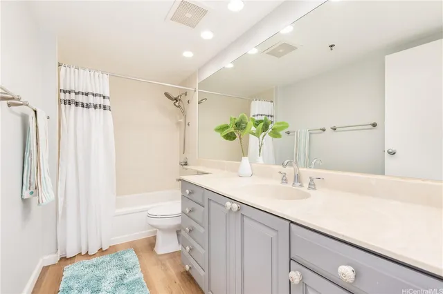 $670,000 | 583 Kamoku Street, Unit DH1907, Honolulu, HI 96826