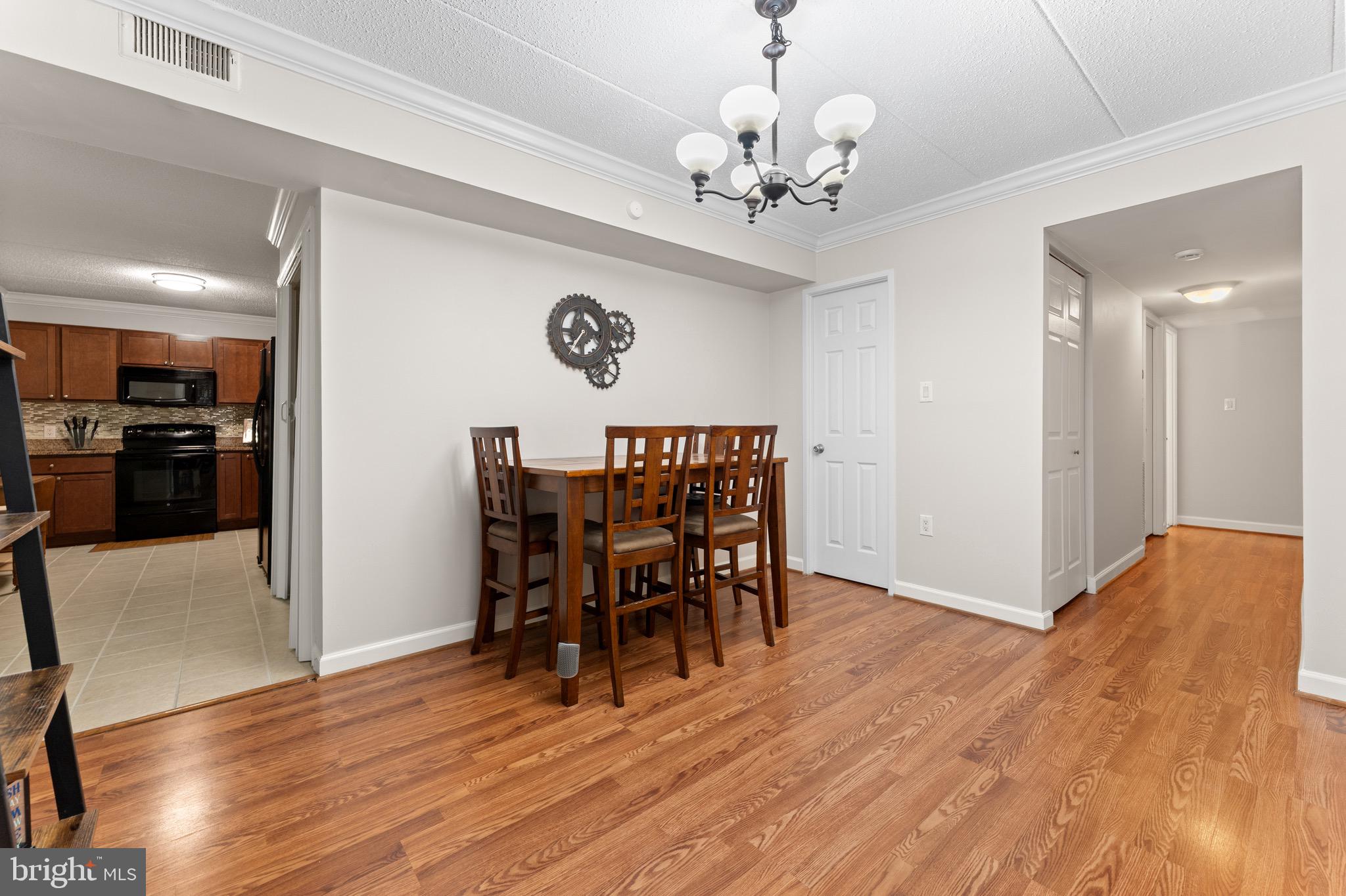 11617 Windbluff Court, Unit 9B Reston, VA 20191 - Photo 16 of 46 Dining area