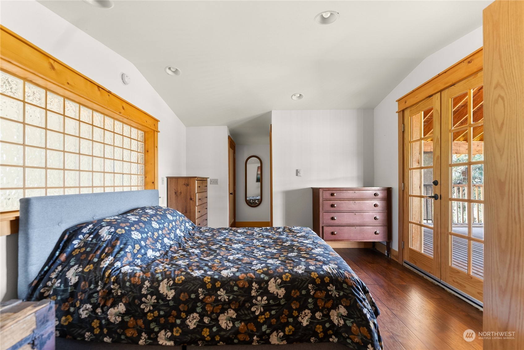 33 West Chewuch Road Winthrop, WA 98862 - Photo 21 of 33 a bedroom with a bed and a large window