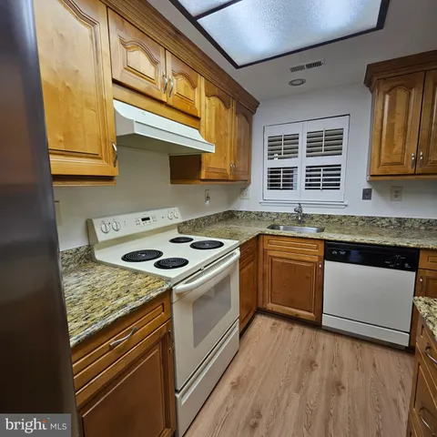 $2,300 | 15101 Glade Drive, Unit 2D, Silver Spring, MD 20906