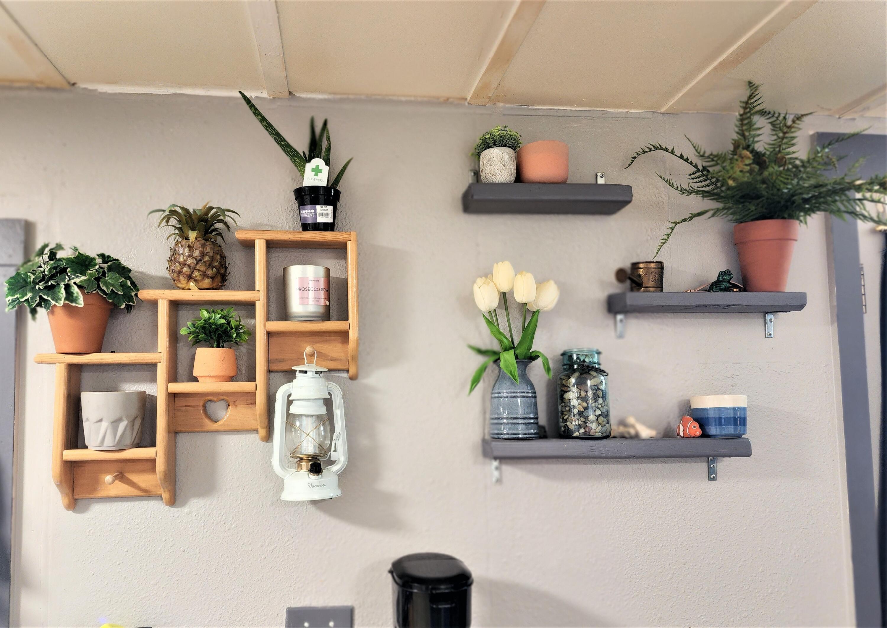 51386 Huntington Road, Unit 4 La Pine, OR 97739 - Photo 9 of 21 Decorative shelving in the kitchen
