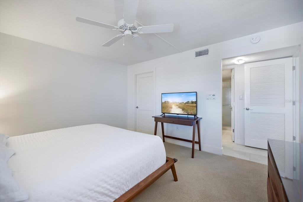 625 Beach Road, Unit 602 Sarasota, FL 34242 - Photo 32 of 65 a bedroom with a bed and a table