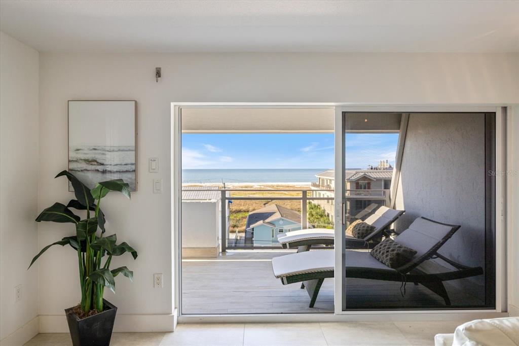 625 Beach Road, Unit 602 Sarasota, FL 34242 - Photo 35 of 65 a living room with furniture