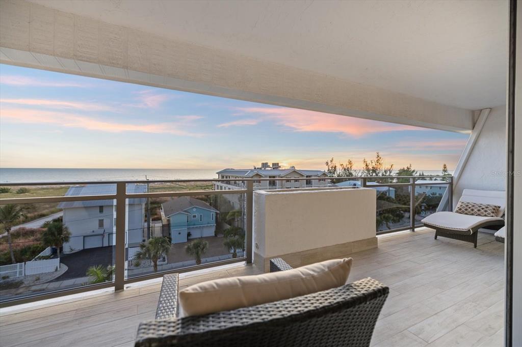 625 Beach Road, Unit 602 Sarasota, FL 34242 - Photo 40 of 65 a terrace with outdoor seating and city view