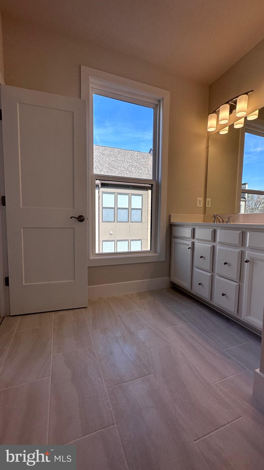 2453 Liberty Loop Herndon, VA 20171 - Photo 4 of 32