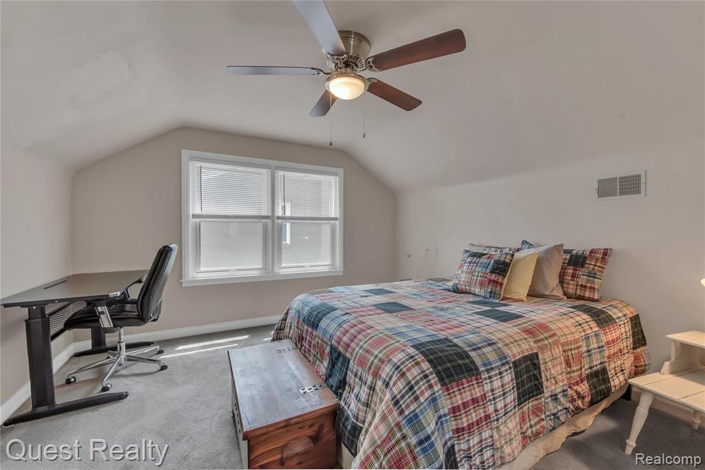 1268 Hampton Road Grosse Pointe Woods, MI 48236 - Photo 28 of 45