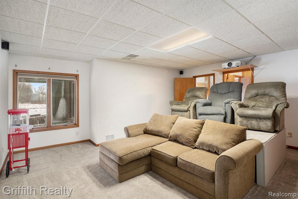 8070 Sheraton Park Road Fenton, MI 48430 - Photo 27 of 48