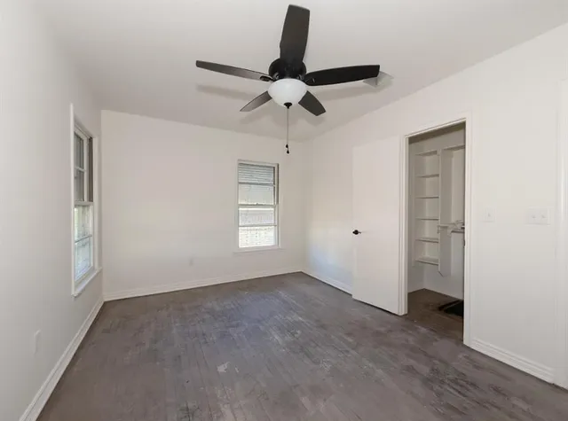 a view of empty room with ceiling fan