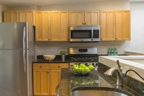 24 Lawrence Street, Unit 2 Boston, MA 02116 - Photo 5 of 17