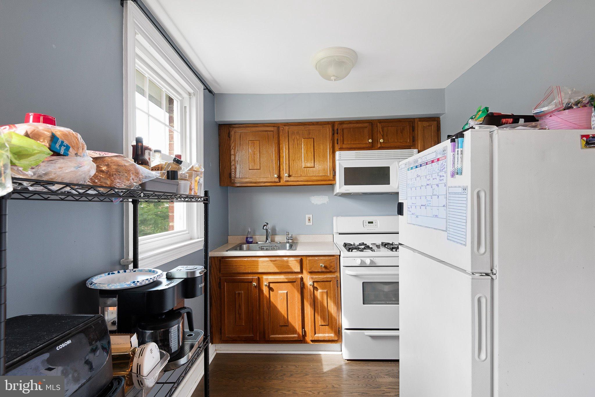 1189 Dermond Road Drexel Hill, PA 19026 - Photo 17 of 20 2nd Level Unit Kitchen
