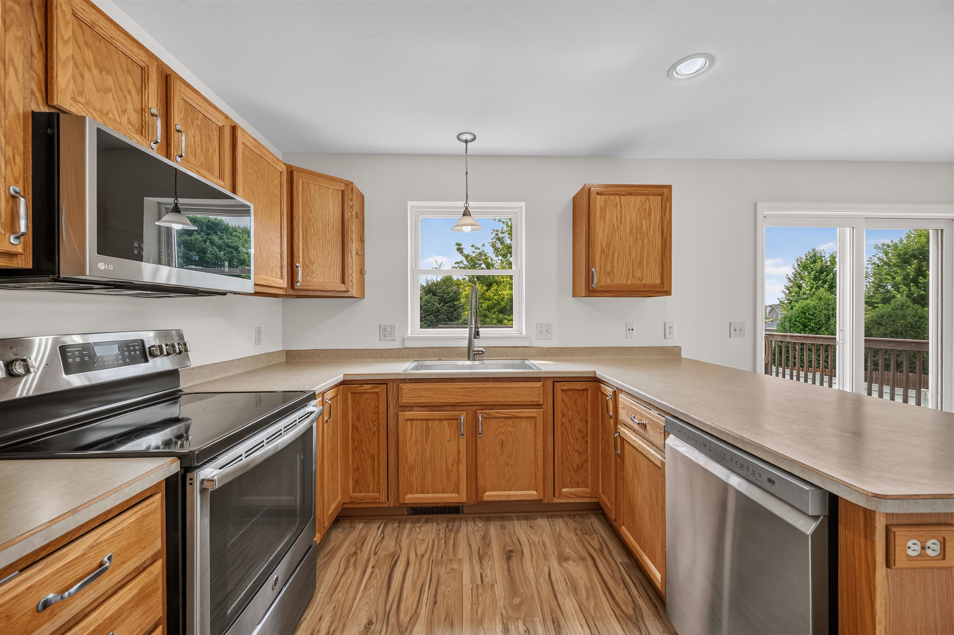210 Rustic Drive Madison, WI 53718 - Photo 10 of 35