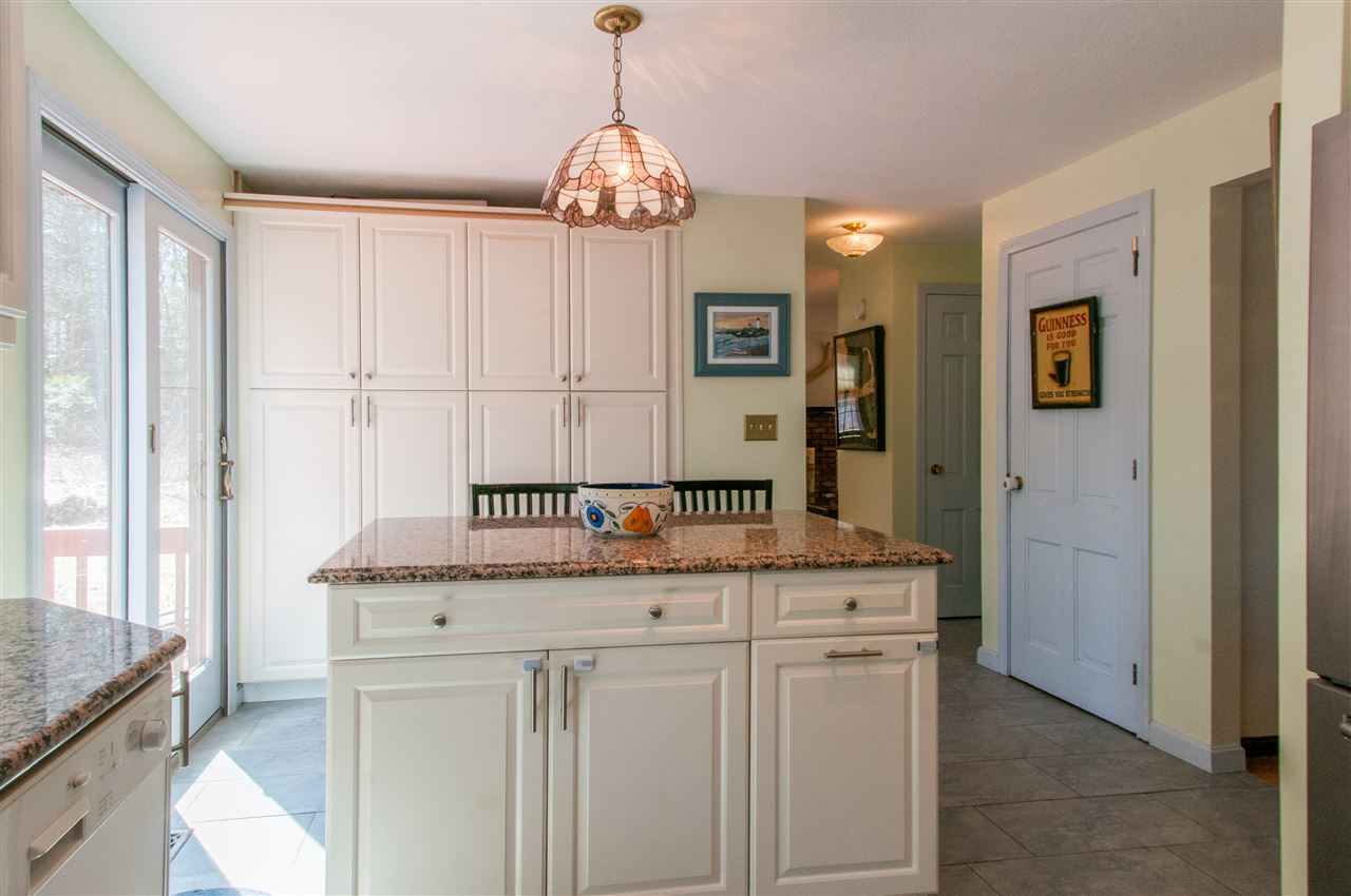 18 Hawkview Road Hudson, NH 03051 - Photo 17 of 30