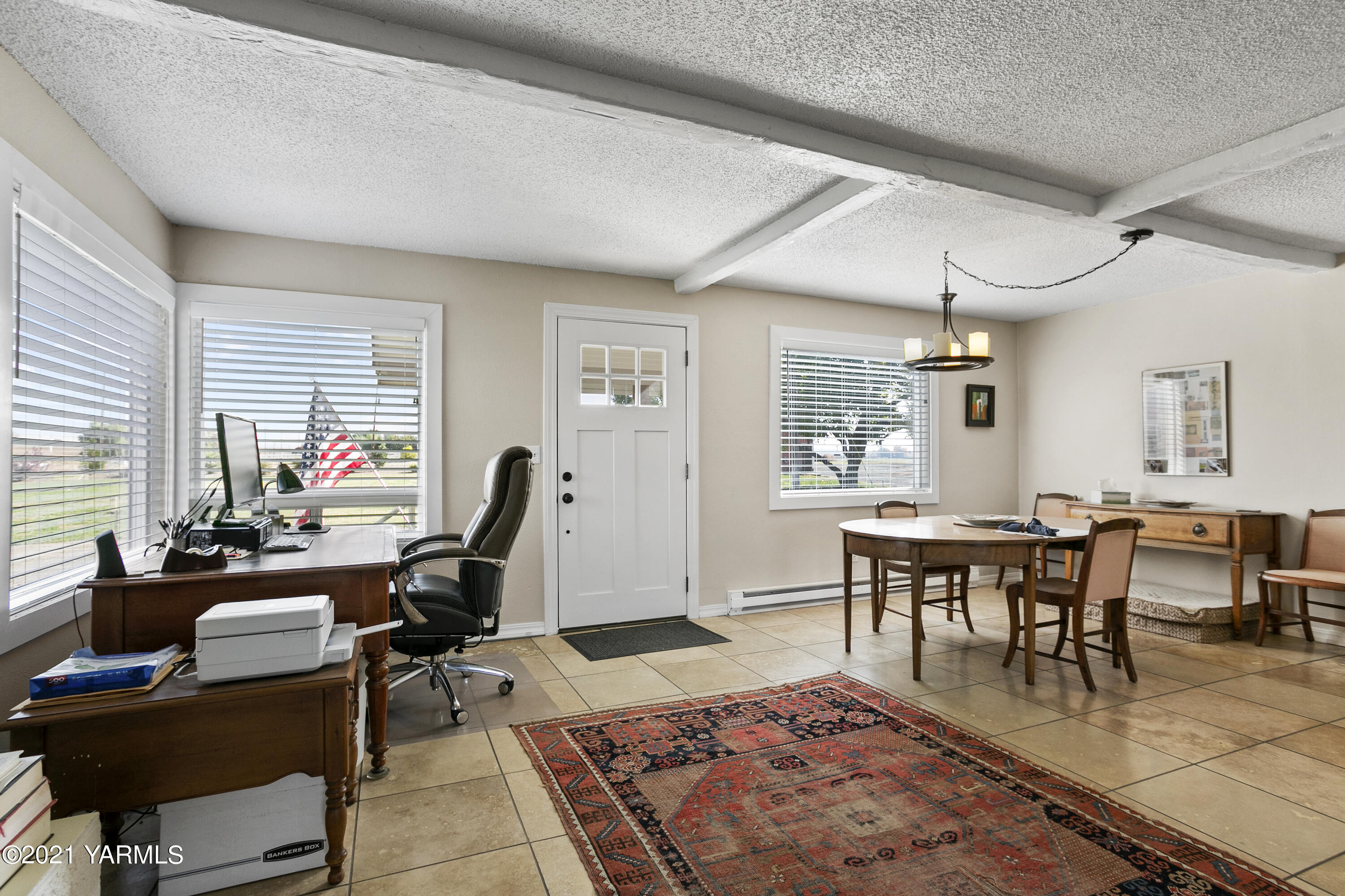 4171 Sheller Road Sunnyside, WA 98944 - Photo 3 of 28 a workspace with furniture a rug and a window