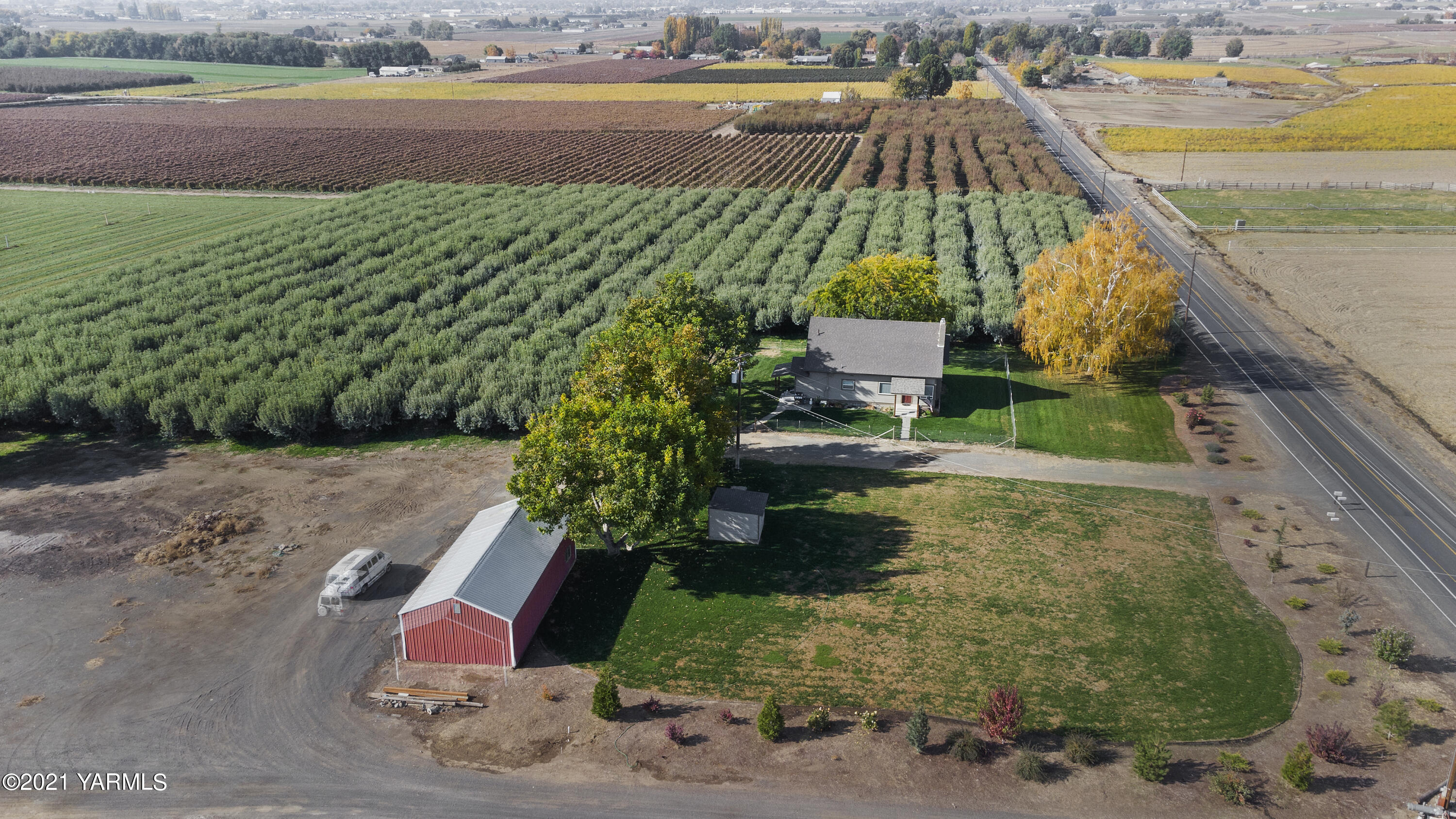 4171 Sheller Road Sunnyside, WA 98944 - Photo 27 of 28 a view of a lake with outdoor space