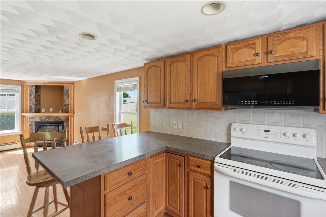 128 Grandview Avenue Lincoln, RI 02865 - Photo 33 of 48 Addition kitchen