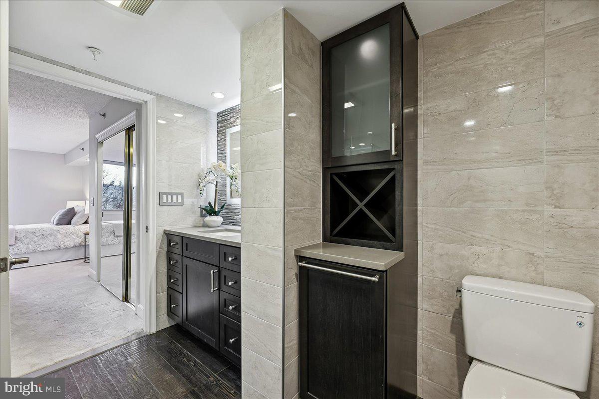 1276 North Wayne Street, Unit 418 Arlington, VA 22201 - Photo 20 of 38 a bathroom with a sink a toilet and shower