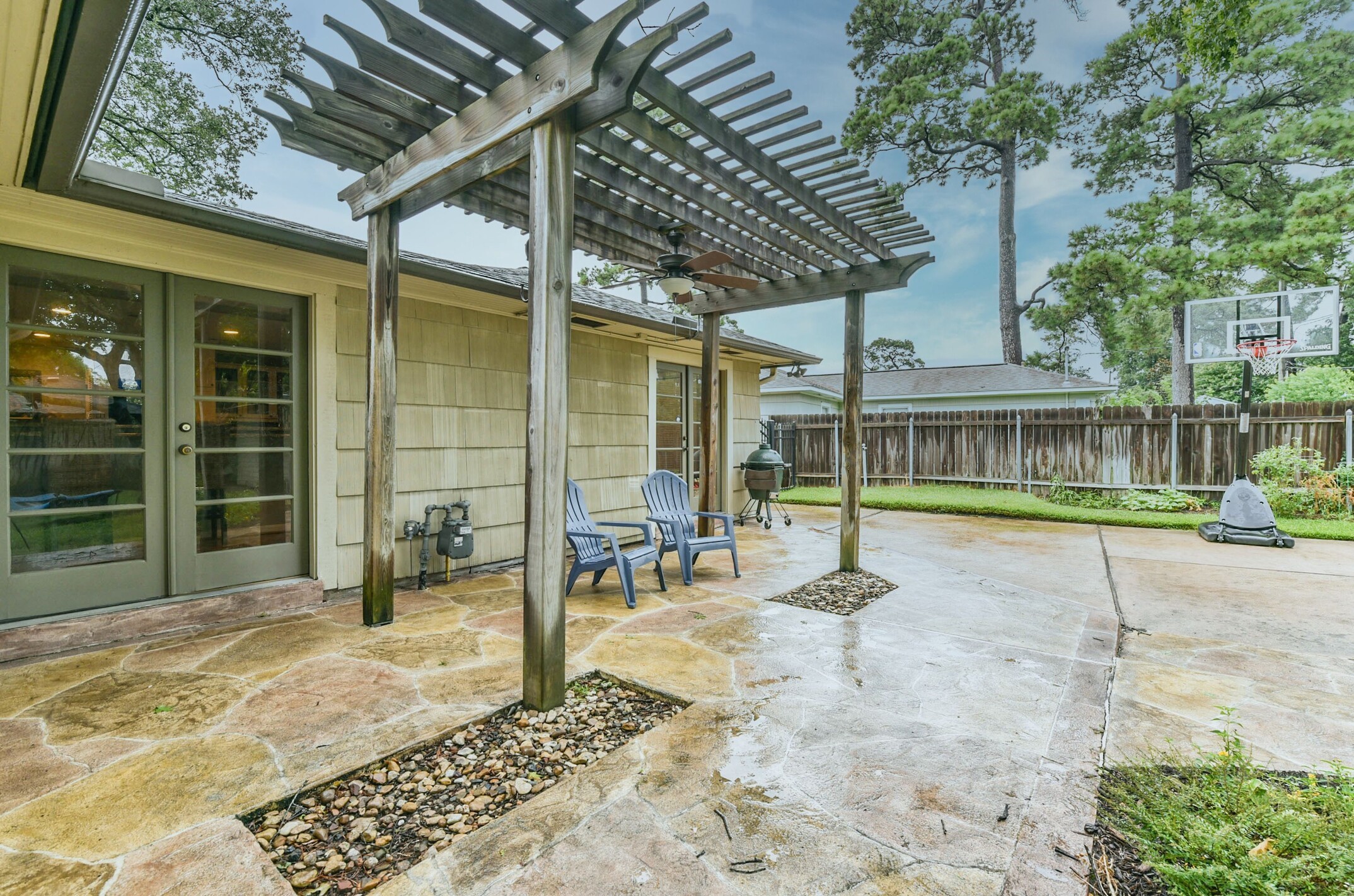 906 Bay Oaks Road Houston, TX 77008 - Photo 24 of 26 A spectacular backyard that is perfect for entertaining!