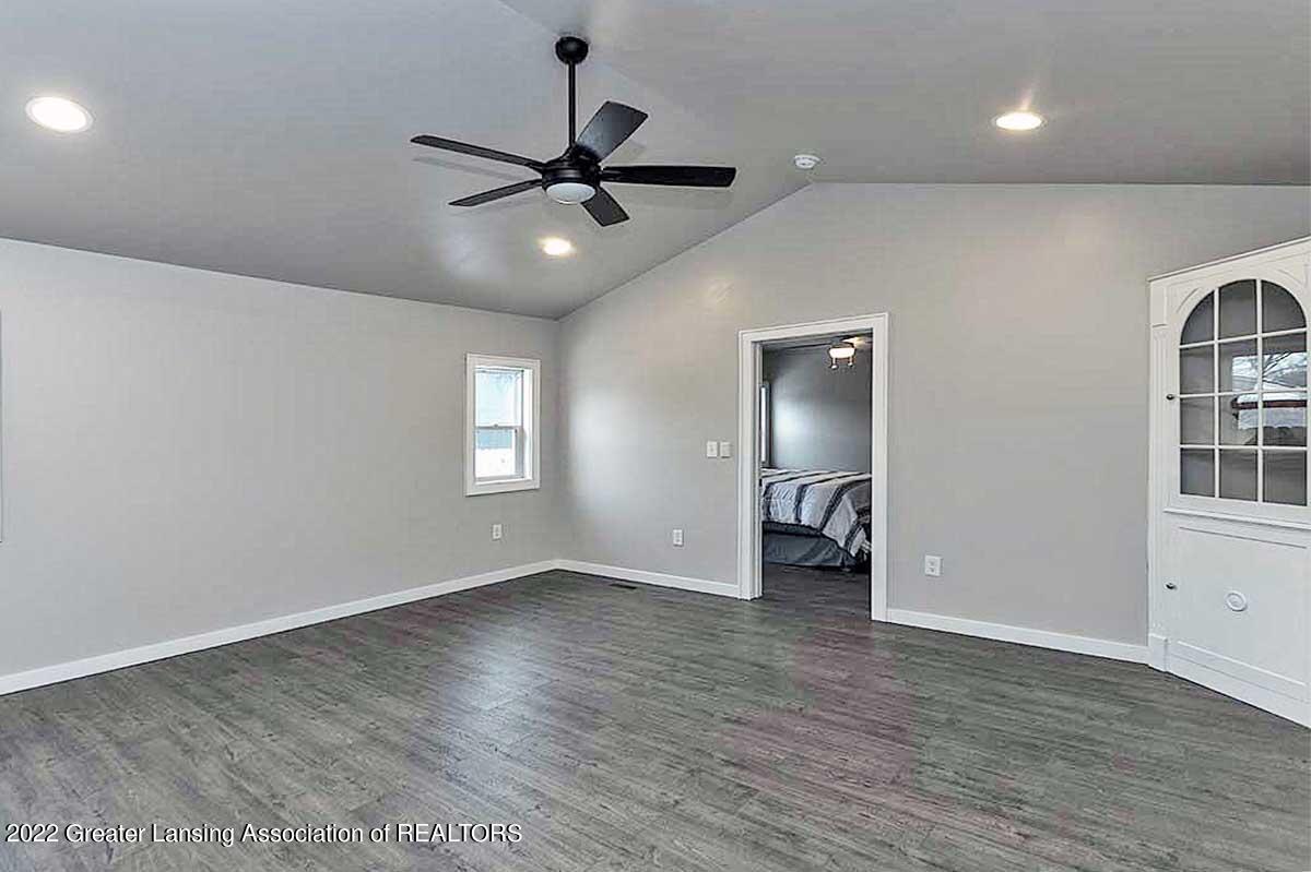 2316 Forest Road Lansing, MI 48910 - Photo 15 of 35 07