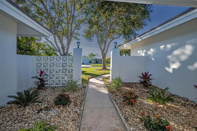 $649,900 | 1695 Clearwater Harbor Drive, Largo, FL 33770