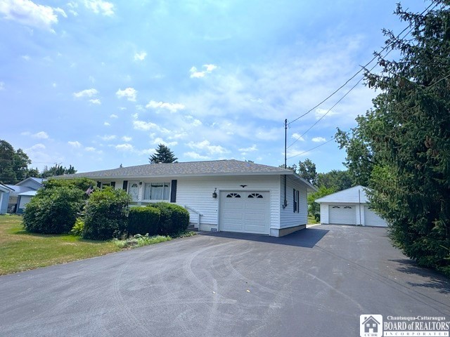 7 Swan Street Hanover, NY 14062 - Photo 2 of 29